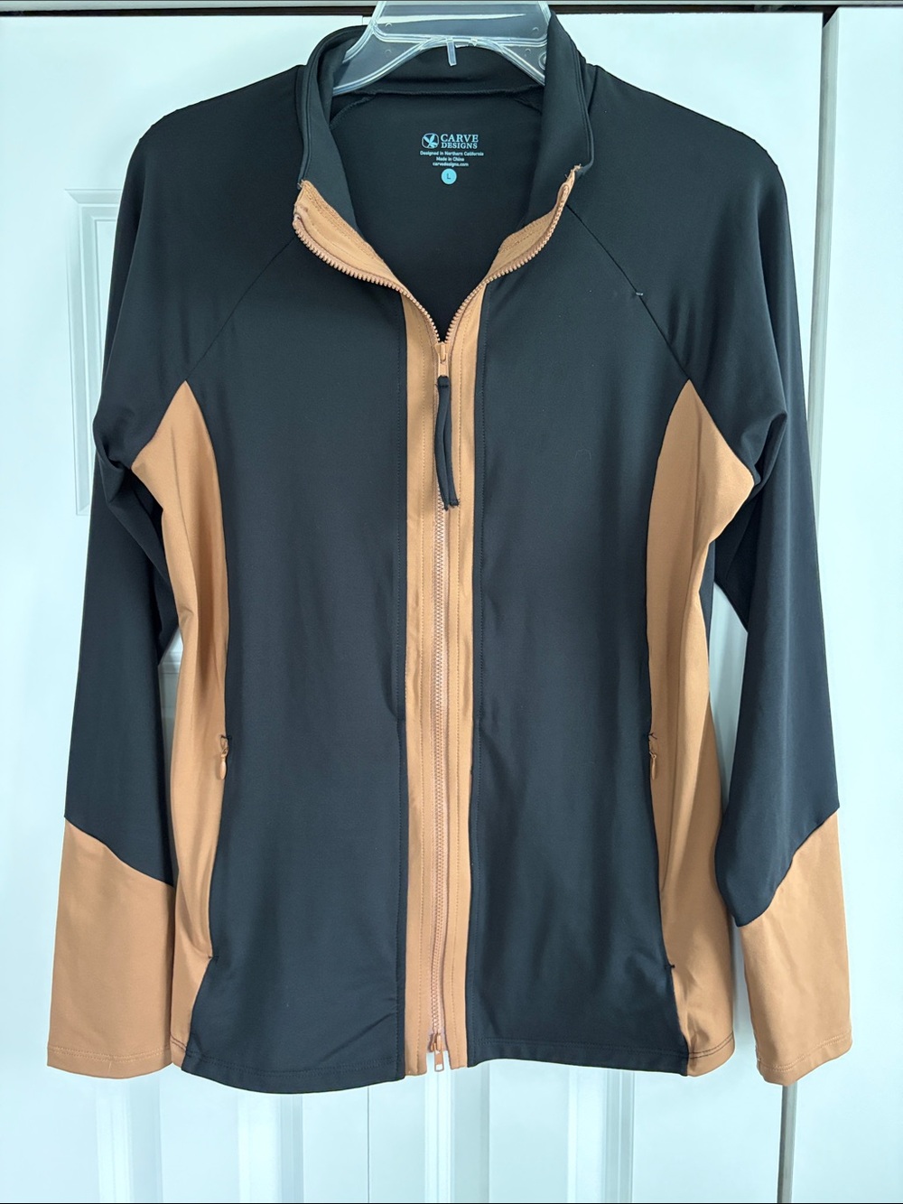 Women’s Carve Designs Black and Tan Zip-Up Utility Jacket. L